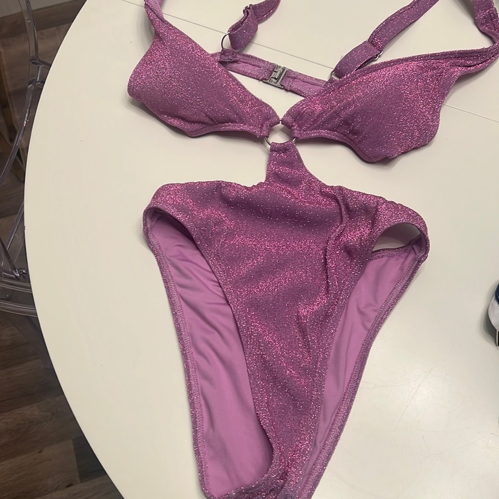 Fashion nova cut out one piece size XS